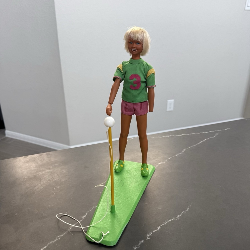 Kenner Dusty Doll 1974 Blonde Softball Girl Vintage Original Outfit